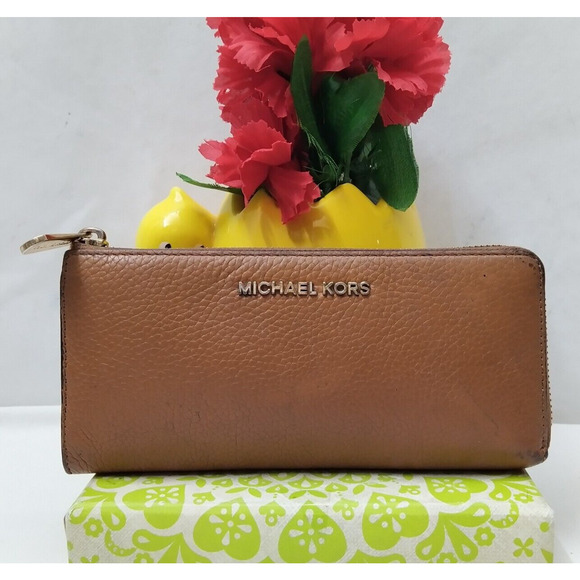 Michael Kors Brown Pebbled Leather Zipper Closure Credit Card Wallet - Picture 1 of 16